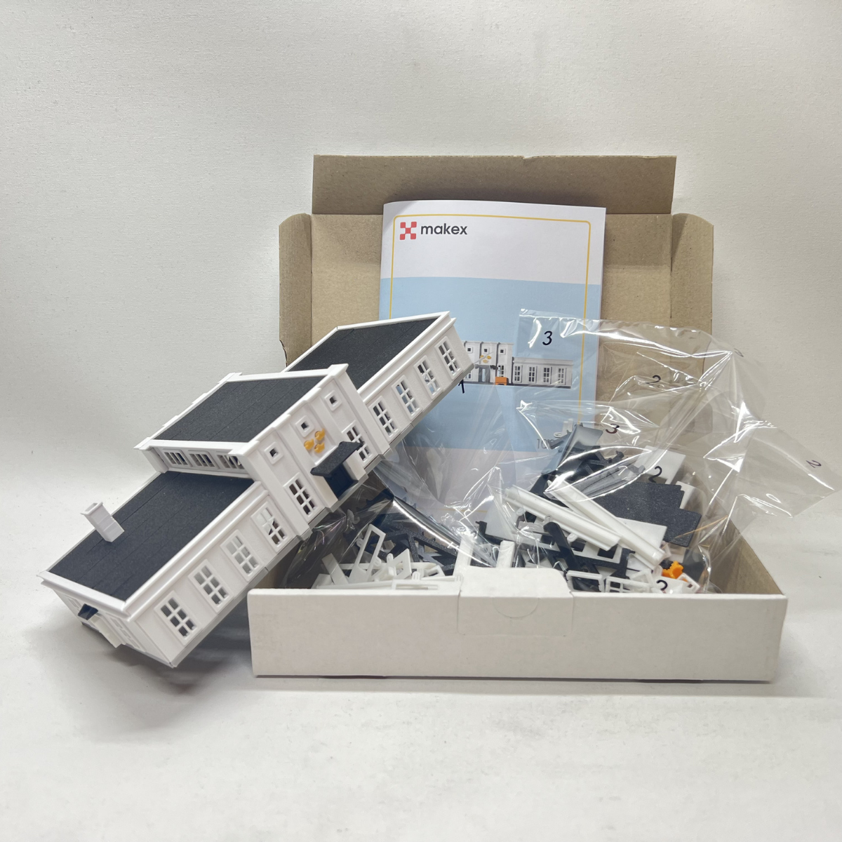 Grimeton Sändarsal Byggsats (Skala 1:200) – Set 10373 | MAKEX