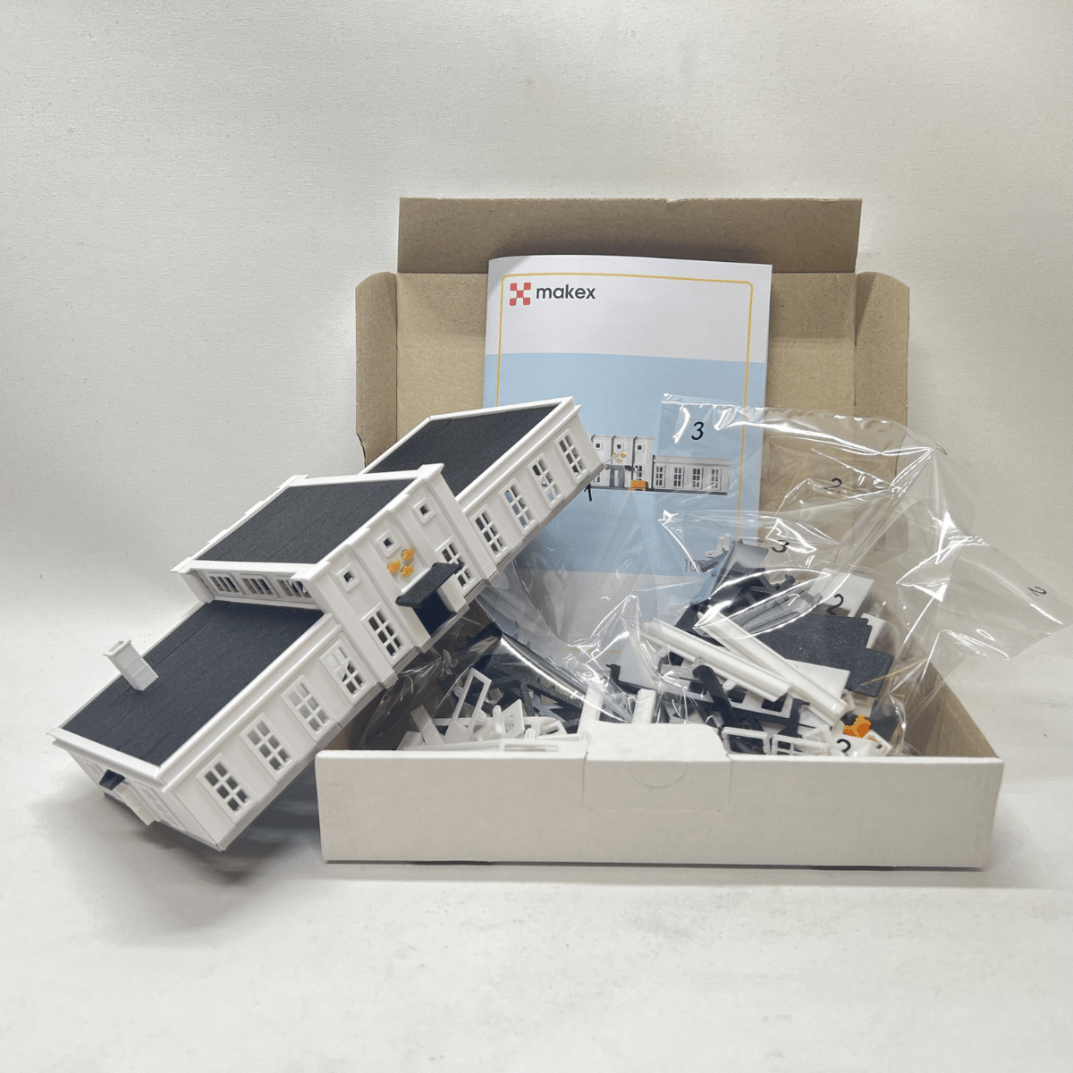 MAKEX World Heritage Grimeton Sändarsal – Klickbar Byggsats Skala 1:200 – 14+ år – Set 10373 - Makex AB